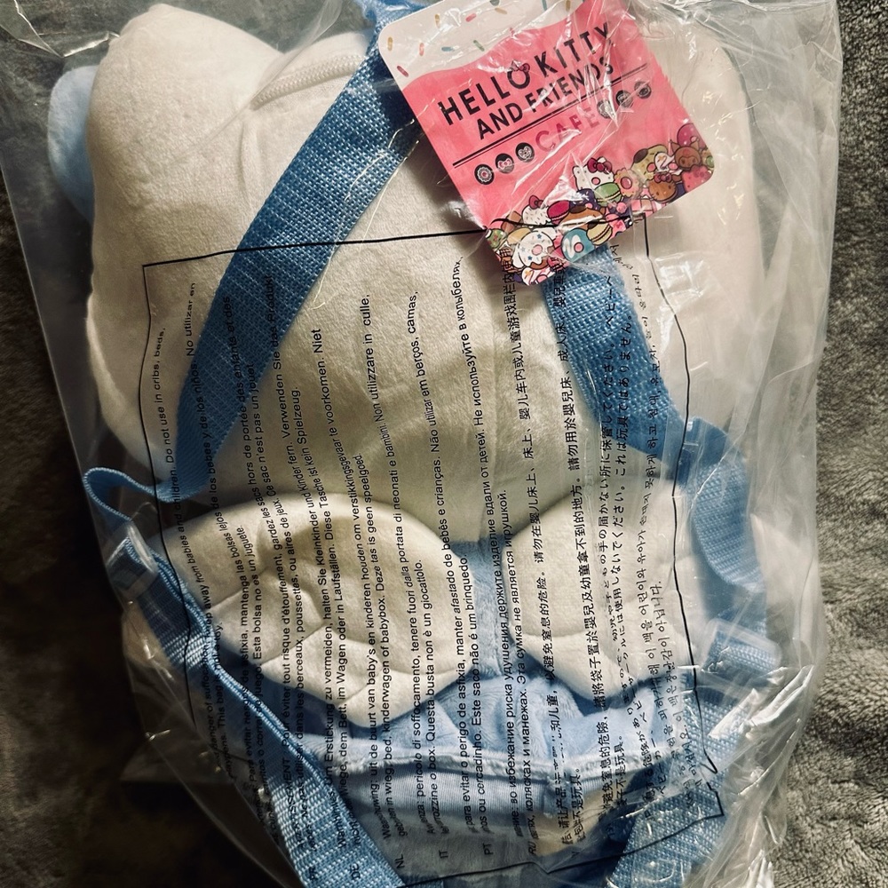 Hello Kitty plush backpack - Picture 4 of 4